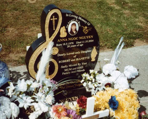 MUSIC NOTE SHAPED HEADSTONE